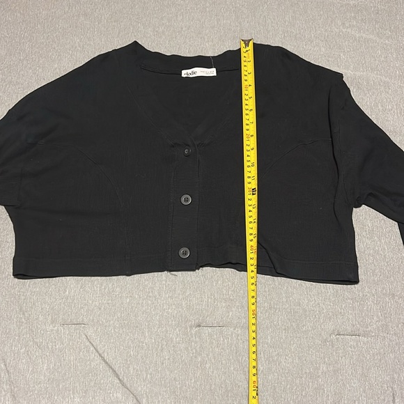 Cropped Sweater - Picture 7 of 7